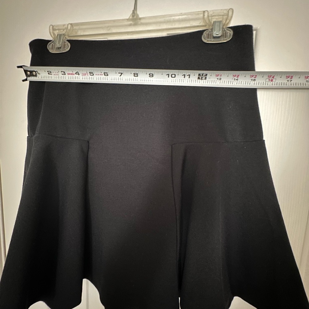 Elle, pleated black skirt. EUC - Picture 5 of 6